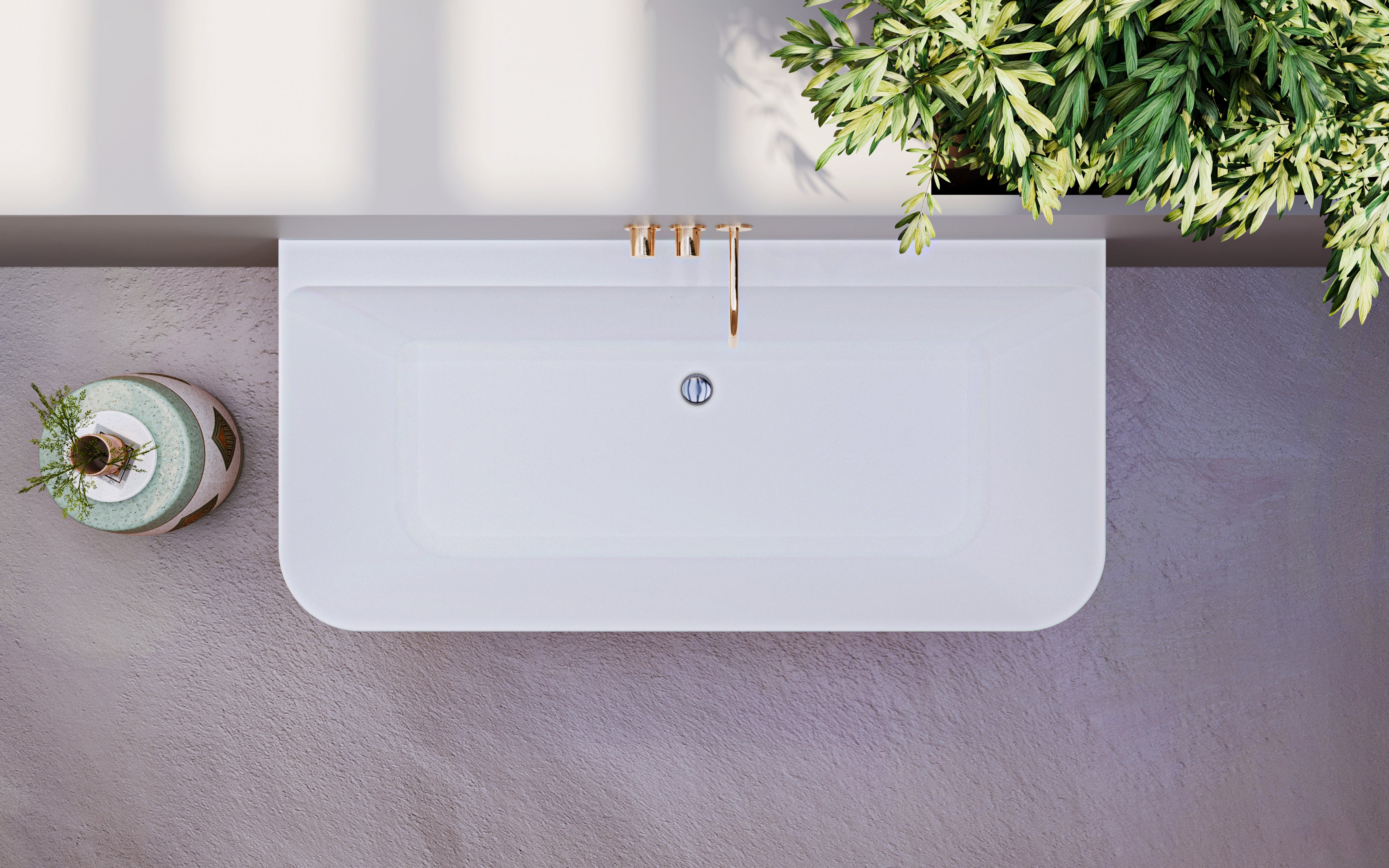 Bañera semi-exenta SERENO blanca ambientada en baño de estilo mediterráneo